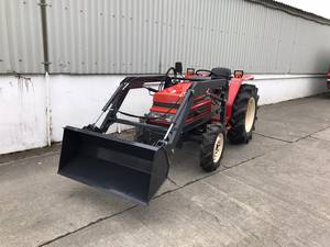 Livraison gratuite Tracteur compact FX-265 avec nouveau chargeur frontal |   26HP 1.46L 3 cylindres Diesel |   4x4 |   9F/3R Power Shift |   Capacité de levage de 350 kg - Product Image 1
