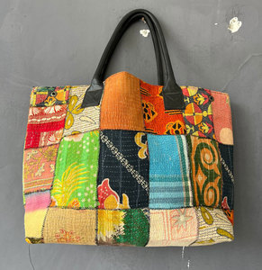 Bolsa de Compras Grande de Algodón con Estampado Kantha y Acabado Acolchado Artesanal, para Mujer, para el Mercado, la Playa o Almacenamiento - Product Image 5