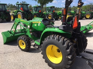 John Deere 3038E para Tractor Utilitario Compacto de 25 HP con Transmisión por Engranajes y Caja de Cambios - Product Image 3