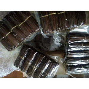 Black Dried <b>Vanilla</b> <b>Beans</b> - 15-20 Cm Length, 30-32% Moisture Content | Strong Aromatic, Black Oily, Good Taste, No Mould - Product Image 5