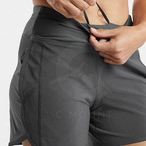 Pantalones cortos deportivos transpirables de verano para mujer con bolsillos para entrenamiento y trotar - Product Image 4