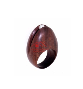 Rond de serviette en gros porte-serviettes pour pièce de conception sculptée pour accessoires bois d'acacia fini poli foncé et style - Product Image 2