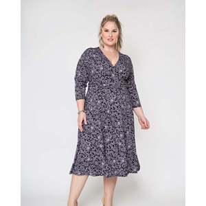 Robe Midi Amiya Noire Grande Taille pour Femme Leota, Manches 3/4, Coupe Évasée, Imprimé Floral, en Mousseline, Taille Naturelle, Taille ODM 1X, Ample - Product Image 2