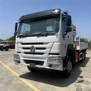 Grue montée sur camion 6x4 robuste d'occasion, équipée d'un bras pliant de 12 tonnes et d'une capacité de levage maximale de 30 tonnes - Product Image 4