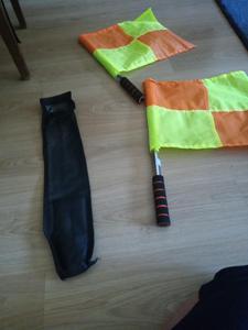 Set Arbitro Calcio: Cartellini Rosso Giallo, Fischietto, Penna, Bandierine Bifacciali, Borsa Portaoggetti - Per Competizioni Sportive e Allenamenti Outdoor - Product Image 5