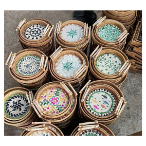 Plateau rond en rotin avec nacre, design attrayant, prix de gros, artisanal, en rotin tressé, fait à la main - Product Image 2