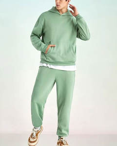 Ensemble survêtement Bella Canvas en solde : sweat à capuche avec cordon de serrage et poche kangourou et pantalon de survêtement - Product Image 1