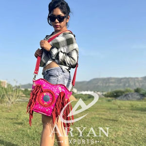 Nuevo estilo occidental Hair On Hide Metallic Fur Suede Leather Fringe Bags Cuero de piel de alta calidad Unique Middle Concho Fringe Bags - Product Image 1