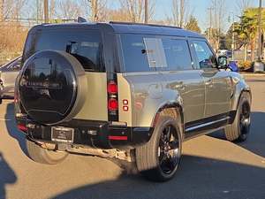 Impresionante Land Rover Defender 110 P400 X-Dynamic SE AWD Verde 2024 Usado con Techo Solar, Arranque Remoto, Asientos de Cuero y Llantas de Aleación R18 - Product Image 4