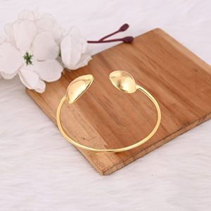 Brazalete de Latón Chapado en Oro de Alta Calidad, Diseño Simple y Moderno, Joyería Ajustable Personalizada para Mujeres y Niñas - Product Image 4