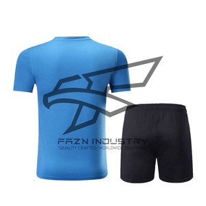 Uniforme de tennis avec logo personnalisé pour hommes vêtements de sport en gros t-shirt et short en tissu respirant à séchage rapide d'usine - Product Image 2