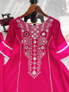 Cómodo y elegante conjunto de Kurti y Plazo de 2 piezas hecho con tela transpirable para mujeres que buscan Ropa Étnica para oficina y fiestas - Product Image 2
