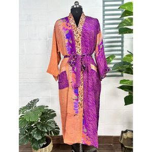Kimono Vintage de Crepé de Seda, Bata Suave y Cómoda, Ropa de Dormir Ligera y Lujosa, Regalo Perfecto de Verano para Mujer, Ropa de Dormir para Ocasiones Especiales - Product Image 1