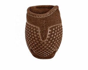 Protège-jambes pour chevaux Tough Tack en microfibre marron avec semelle Hex Grip pour l'équitation 2026 - Product Image 3