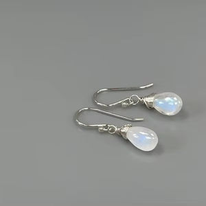 Pendientes de Plata de Ley 925 con Baño de Oro Rosa de 14k, Hechos a Mano con Piedra Lunar Arcoíris Natural, Elegantes Pendientes Colgantes de Piedras Preciosas para Boda - Product Image 1