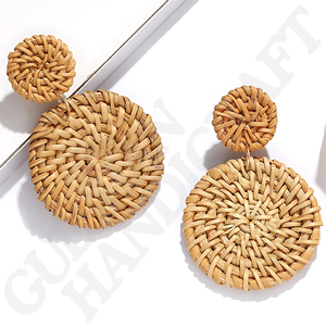 Pendientes colgantes de ratán de madera ligeros Joyas de declaración natural para estilo bohemio elegante e informal para niñas - Product Image 2