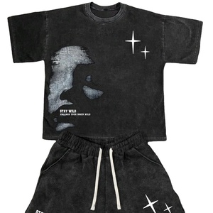 ชุดเซ็ตเสื้อยืดและกางเกงขาสั้นผ้าโพลีเอสเตอร์/คอตตอน ล้างสีแบบแอซิดวอช พิมพ์ลายโลโก้ด้านหน้าตามสั่งสำหรับผู้ชาย ชุดลำลองฤดูร้อนแบบสองชิ้น ยูนิเซ็กส์ - Product Image 1