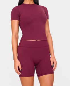 Pantalones cortos deportivos ligeros de secado rápido personalizados de servicio OEM para mujeres de cintura alta transpirable y estilo cómodo - Product Image 6