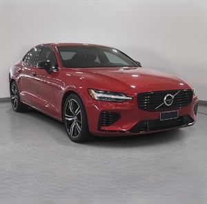 S60 Recharge T8 R-Design AWD 4D 2022 de Segunda Mano, Sedán Híbrido Enchufable de Lujo con Tracción en las Cuatro Ruedas, Vehículo Eléctrico de Gasolina de Alto Rendimiento - Product Image 3