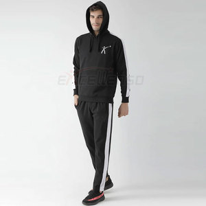 Conjunto Deportivo para Hombre con Capucha Negra, Bloques de Color, Top de Manga Larga y Pantalones hasta el Tobillo - Product Image 2