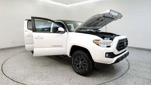 UTILISÉ EN BON ÉTAT 2022 pour Tacoma SR5 V6 Double Cab 4WD Conduite à gauche 5 sièges - Product Image 4