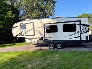 Remolque de Campamento St-a-r-c-r-a-f-t T-e-l-l-u-r-i-d-e 251R-E-S 2019 Usado en Excelentes Condiciones, Ideal para Campamentos y Viajes - Product Image 5