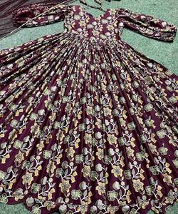 Tenues de soirée Lehenga Tenues de soirée pour femmes et filles Lehenga Choli avec Dupatta en prix de gros Vêtement ethnique Surat Apparelgarment - Product Image 4