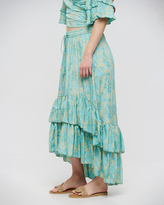 Jupe longue bleu clair et doré, taille ajustable, haut à col en V et manches mi-longues, jupe évasée avec boutons dorés, 100 % coton biologique - Product Image 3