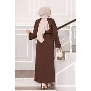 Robe longue élégante Oysho couleur café avec détail manches pliantes, ceinture amovible, taille élastique, respirante, idéale pour les fêtes d'anniversaire - Product Image 6