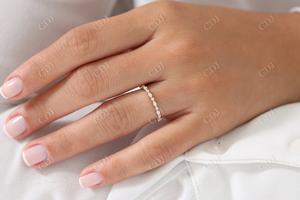Anillo de Compromiso o Matrimonio Clásico con Diamantes de Laboratorio en Corte Marquesa, Chapado en Oro Amarillo o Rosa de 14k, Media Eternidad con Diamantes Alternados, Certificado IGI - Product Image 6