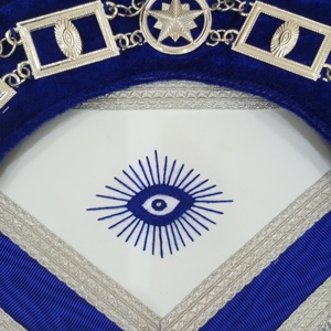 TABLIER MAÇONNIQUE MAÎTRE MAÇON AVEC COLLIER EN CHAÎNE MÉTALLIQUE ET BIJOU ARGENT BRODÉ À LA MAIN - Product Image 4