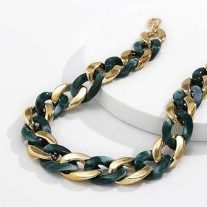 Cadena de eslabones de resina diseñada para mercados artesanales, que destaca en cualquier exhibición de joyería. Cadena de eslabones de resina perfecta. - Product Image 6