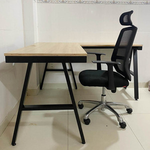 Escritorio para Juegos en Forma de L Aconcept HBAC042 de 140 cm, Tablero Principal de Madera Contrachapada, Plegable, con Diseño Simple y Características de Almacenamiento Metálico - Product Image 4