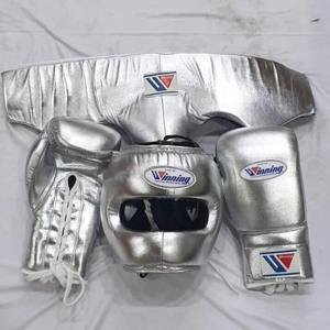 Ensemble de boxe d'entraînement Winning en cuir métallisé argenté, dernier modèle, avec protège-tête intégral - Product Image 1