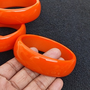Venta directa de fábrica, brazalete abierto de alta calidad, brazalete en forma de C, pulsera Hawaiana de resina para mujer - Product Image 6