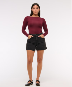 กางเกงขาสั้นผู้หญิงเอวต่ำทรงสกินนี่ ผ้าสแปนเด็กซ์/คอตตอน ระบายอากาศ แห้งเร็ว กันยับ สีดำ กำลังฮิต รับผลิตตามแบบ OEM - Product Image 1