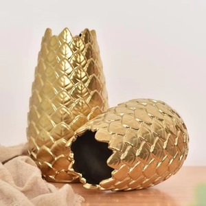 Floreros costeros Oro y blanco Hecho a mano Florero de metal de calidad fina más vendido para decoraciones - Product Image 1