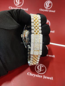 Dernières tendances Style hip-hop glacé VVS Clarity Montre pour homme avec diamant Verre Moissanite exclusif Fabricant en acier inoxydable - Product Image 5