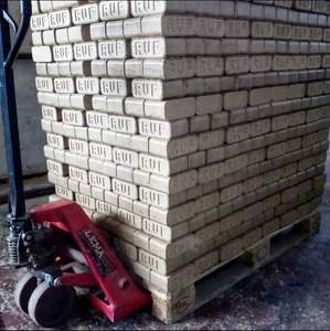 Vente en gros de briquettes de bois à vendre, combustible abordable et facile à stocker pour le chauffage et la cuisine. - Product Image 3