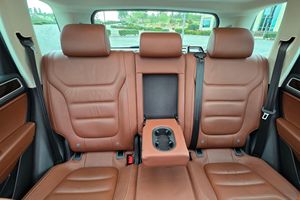 Magnifique Volkswagen Touareg TDI Lux Turbodiesel V6 AWD 2015 avec transmission automatique - Product Image 4