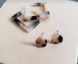 Wholesale Premium Eco-Friendly Resin Epoxy <b>Earrings</b> for Women Trendy Fashion Jewelry with <b>Pearl</b> <b>Diamond</b> Design Gift Ready - Product Image 1