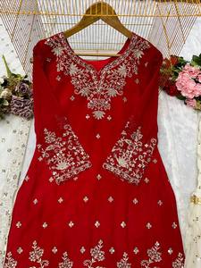 Présentation de New Designer Party Wear Look Top-Plazzo et Dupatta Avec Broderie Lourde Travail Faux Georgette - Product Image 5