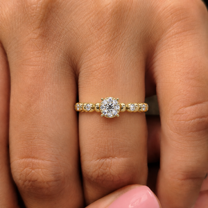 Anillo de compromiso y boda floral minimalista Art Deco de oro amarillo de 14 quilates con diamantes cultivados en laboratorio en forma de racimo redondo para mujer, joyería fina. - Product Image 2