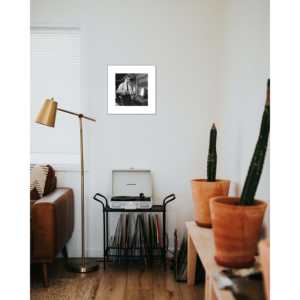 Impression d'art Sean Connery James Bond avec cadre en bois noir, scène emblématique du Martini à la vodka - Product Image 4