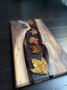 Planche à découper en bois d'acacia et de manguier artisanale avec des tailles personnalisées conçues pour une utilisation élégante à la maison et à l'hôtel Planche à fromage en résine - Product Image 5