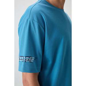 T-shirt pour homme Air Jones en coton mélangé bleu pétrole, coupe ample, surface texturée, design graphique imprimé pour un usage décontracté - Product Image 3