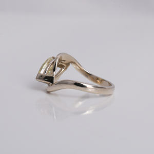 Elegante anillo de bodas de oro macizo de 18 quilates con corte Marquesa amarillo diamante cultivado en laboratorio pavé ajuste diseño moderno estilo clásico - Product Image 3