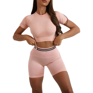Conjunto de Yoga para gimnasio de 2 piezas para mujer, sujetador sin costuras y mallas cortas por encima de la rodilla, pantalones cortos de Yoga con patrón sólido para entrenamientos - Product Image 1