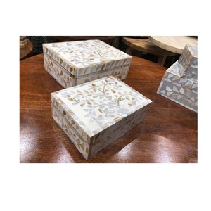 Boîte décorative exclusive en incrustation de nacre pour la décoration intérieure, cadeaux et occasions spéciales disponibles au meilleur prix d'Inde - Product Image 1