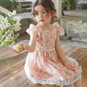 2024 estate per bambini e ragazze dolce abito in pizzo con Design coreano a sbuffo abito floreale per bambine vestiti di cotone 2-10 anni